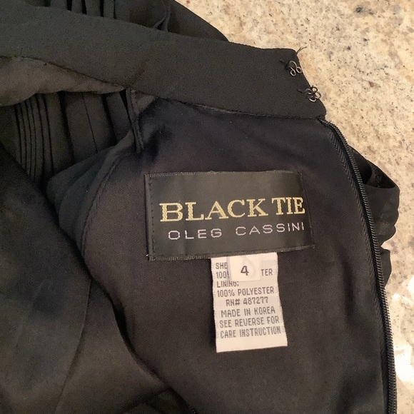 Oleg Cassini Black Tie Black Halter Sleeveless Gown Size 4 Pleated Overlay - Picture 7 of 8